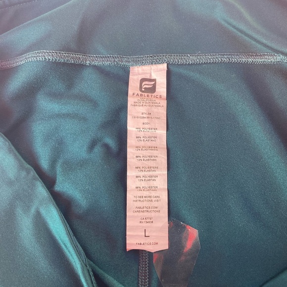 Fabletics - Picture 3 of 3